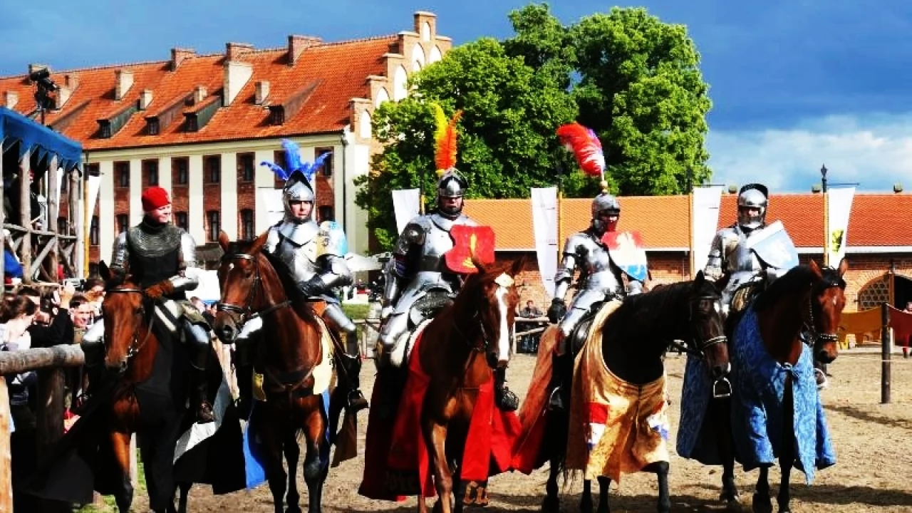 Rycerze zmierzą się na kopie