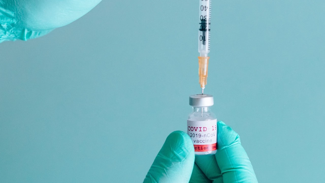 Seniorzy czekają na drugą dawkę szczepionki - są opóźnienia