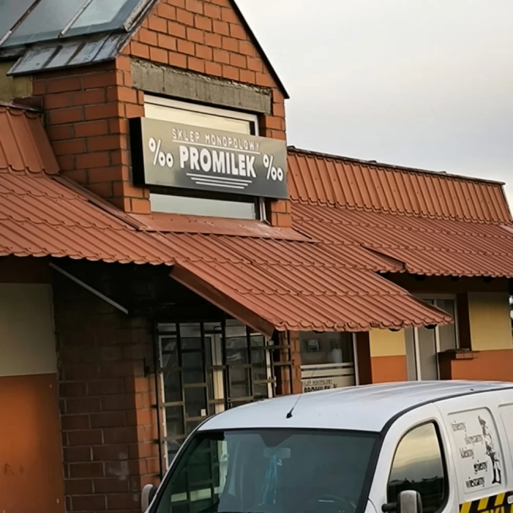 Sklep monopolowy przy szkołach