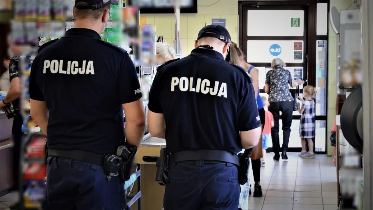 Służby sprawdzały, czy zasłaniamy usta i nos