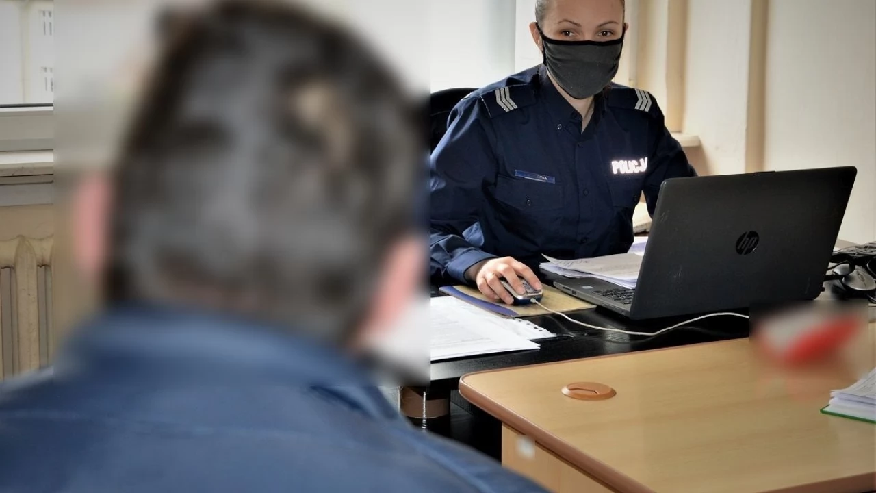 Spowodował dwie kolizje i uciekł. Nietrzeźwy kierowca nie miał uprawnień