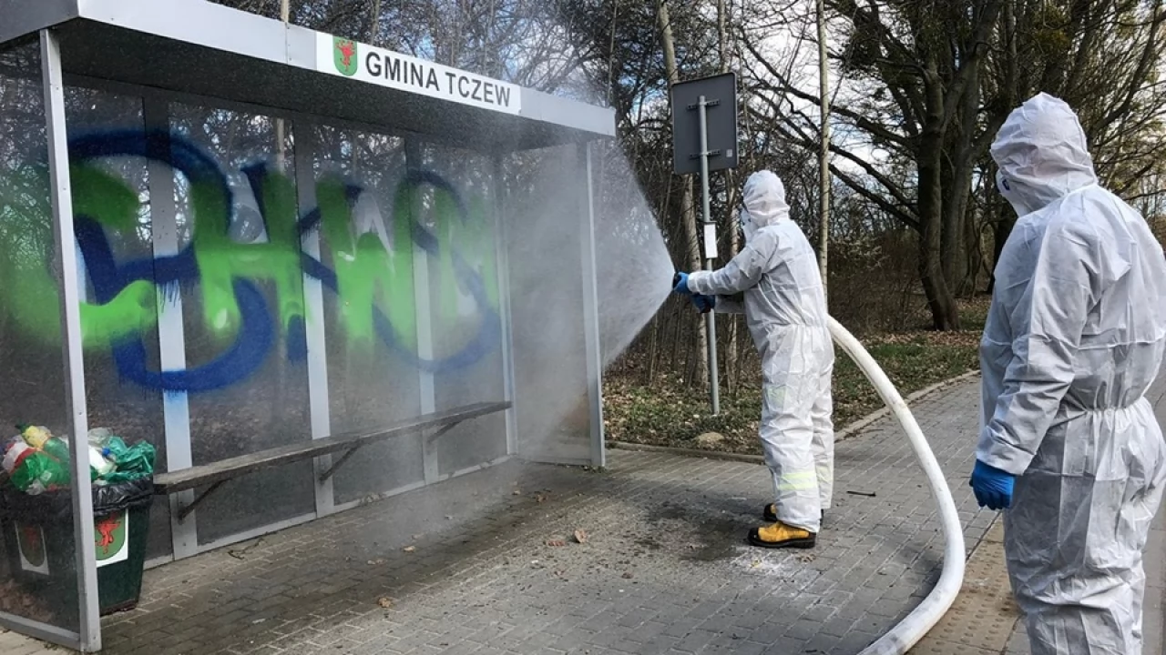 Strażacy dezynfekowali przystanki na terenie gminy Tczew
