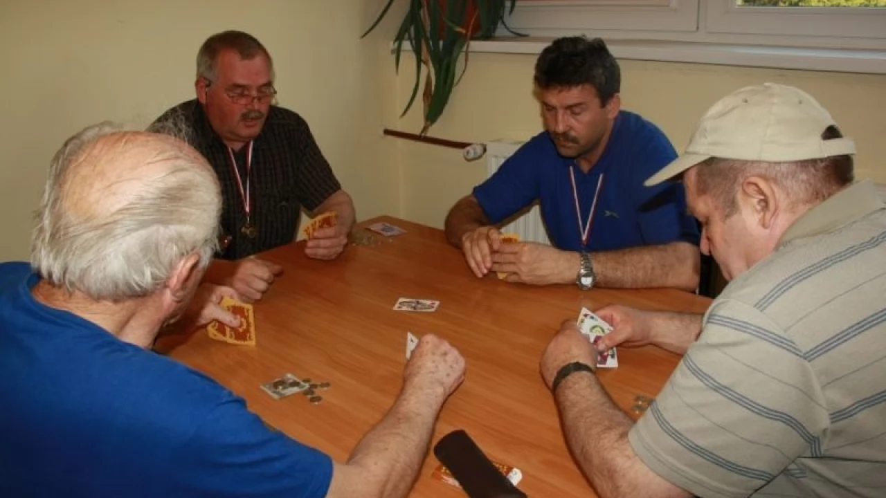 Strażacy grali w karcianą "Baskę"