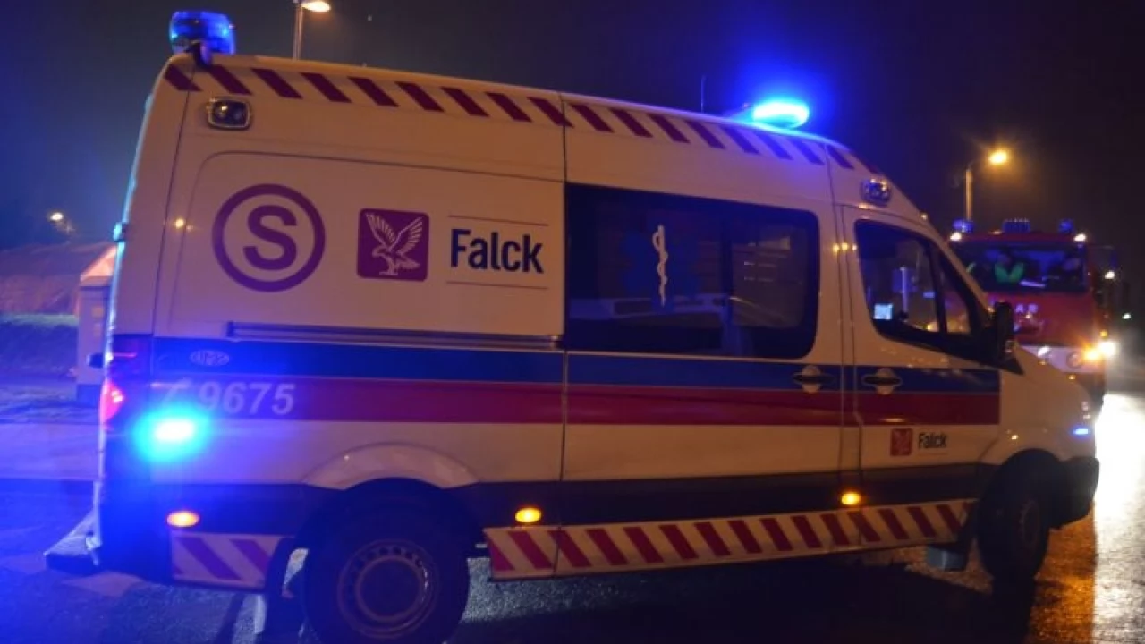 Strażacy ratowali zakleszczoną ofiarę wypadku