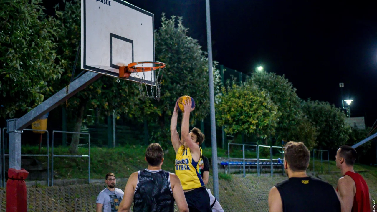 Streetball nocą