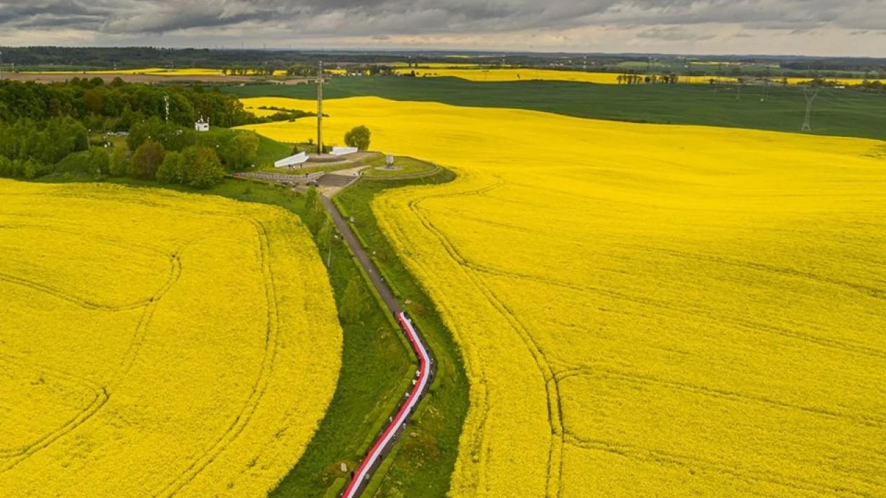 Stumetrowa flaga na stulecie urodzin Jana Pawła II