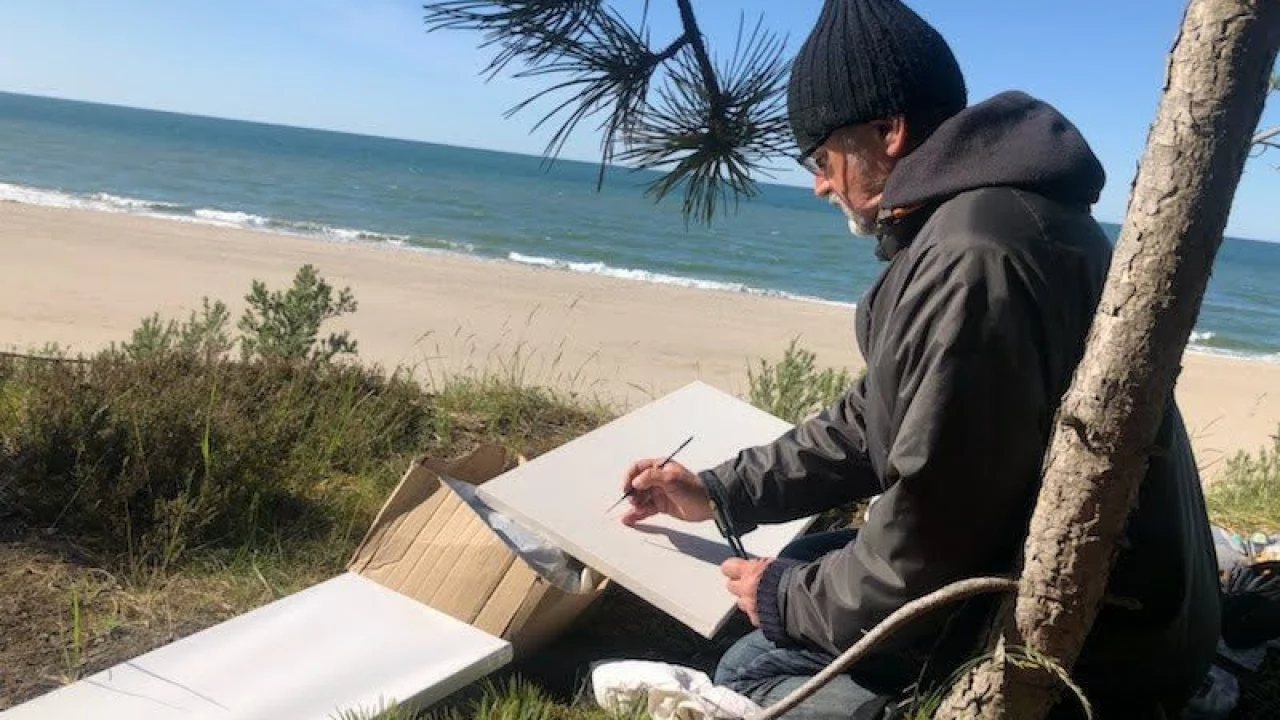 Surrealista z Tczewa Jarosław Kukowski organizatorem wystawy "Sztuka bez Maski"
