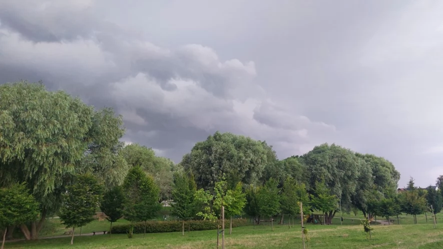 Synoptycy ostrzegają przed burzami