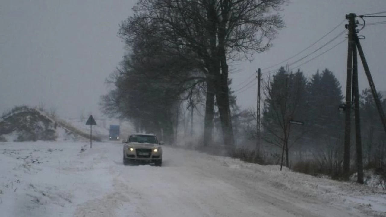 Synoptycy ostrzegają przed intensywnymi opadami śniegu, zawiejami i zamieciami