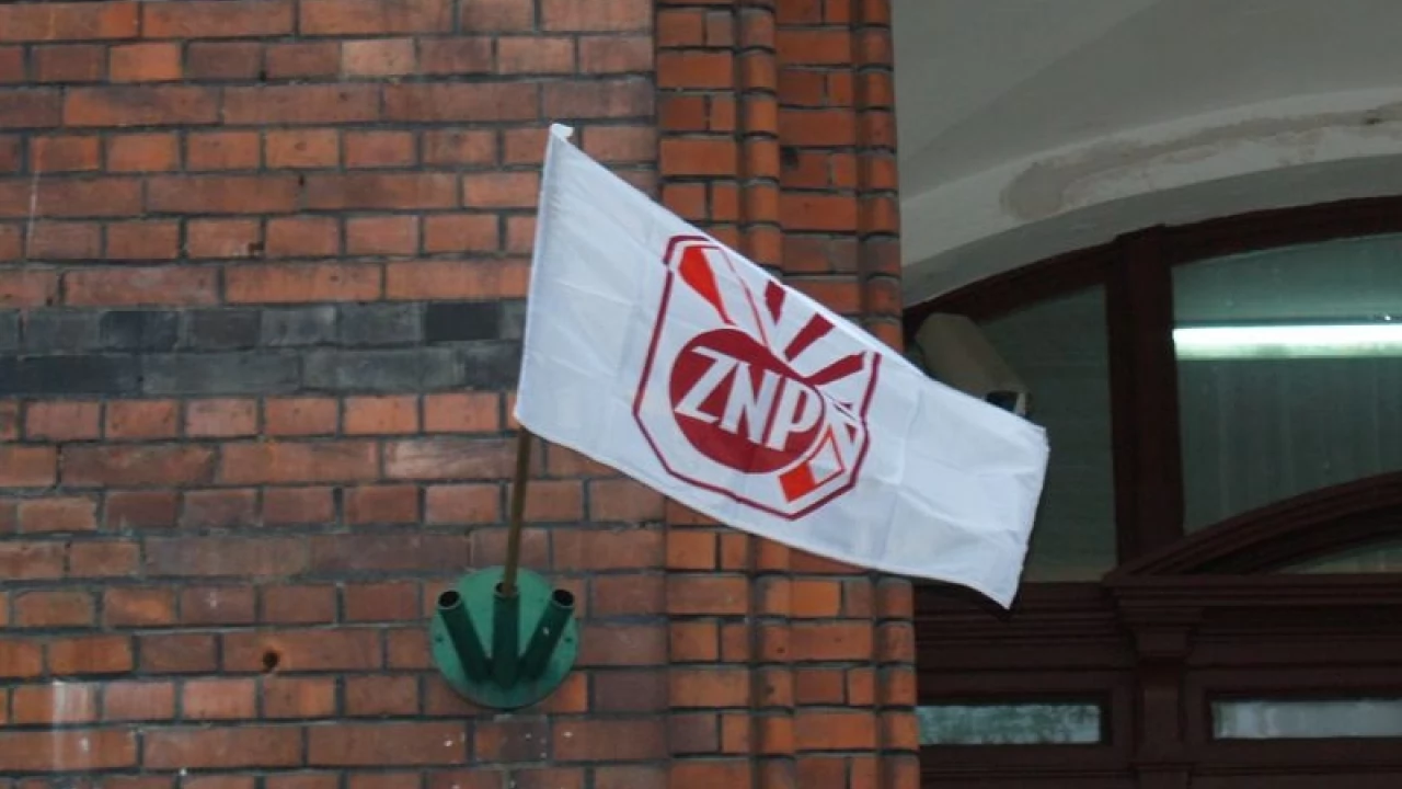 Szkoły oflagowane - ZNP protestuje