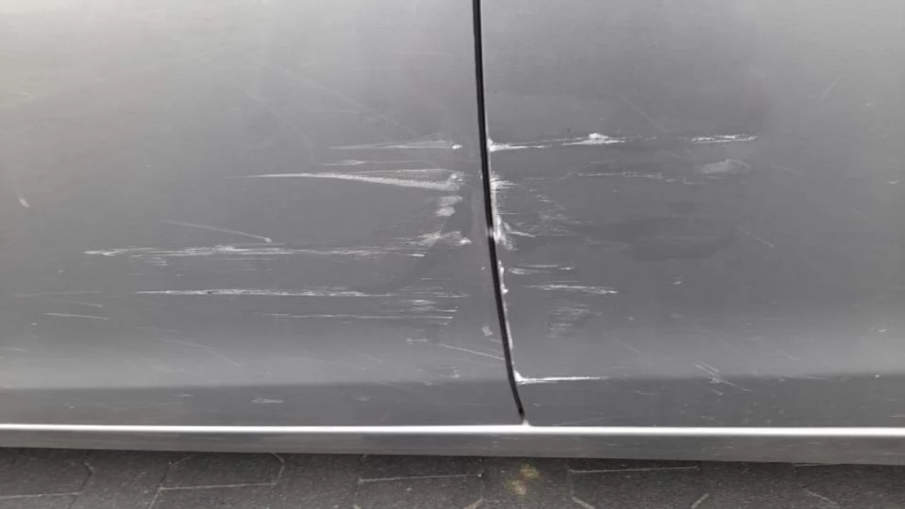Szukam świadków, ktoś uszkodził moje auto i uciekł