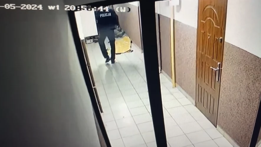 Szybka reakcja policjantów uratowała 66-latka [WIDEO]