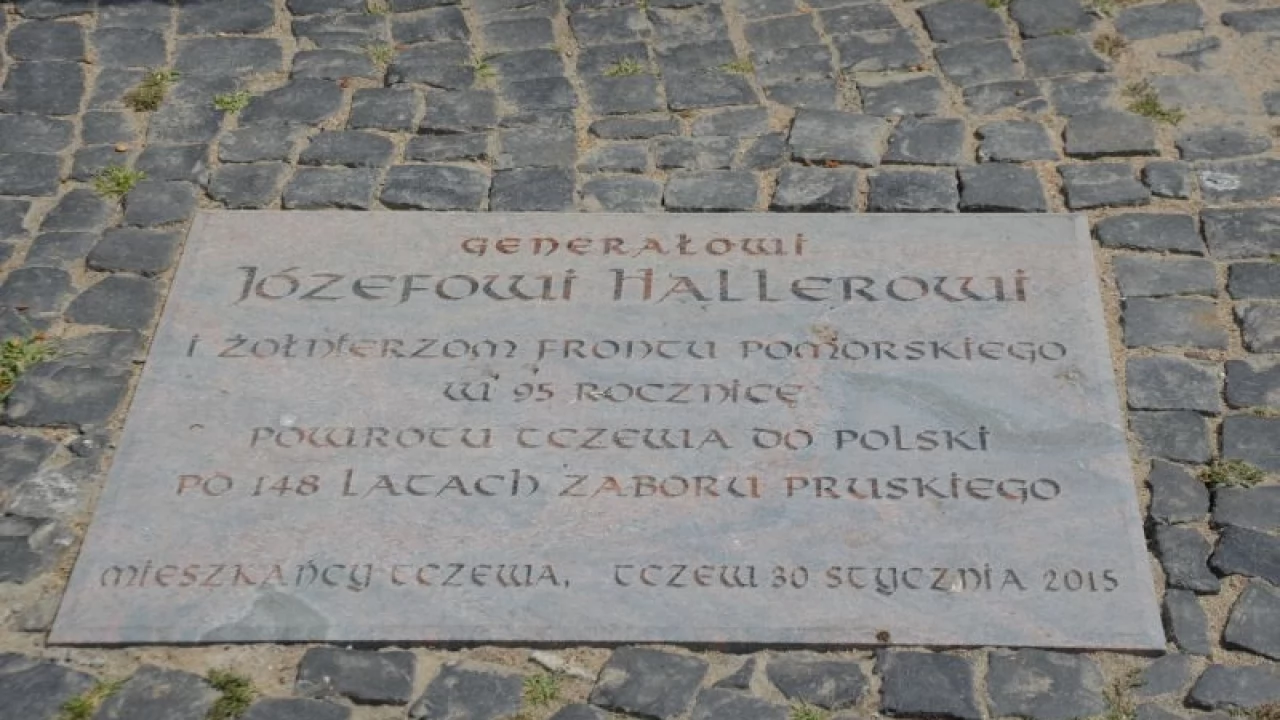 Tablica na placu Hallera wymieniona