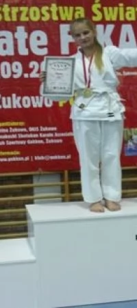 Marta Jasińska zdobywczyni 1. miejsca w kategorii kata młodziczek