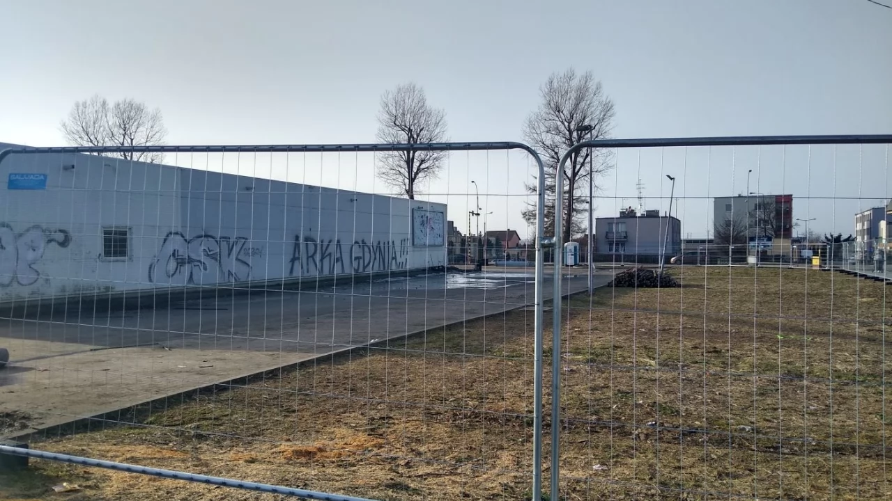 Teren po Tesco zamknięty