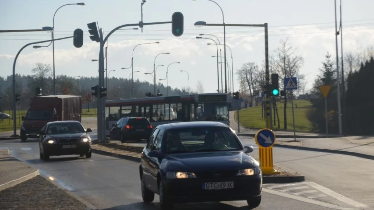 Tiry jeżdżące przez osiedle Bajkowe