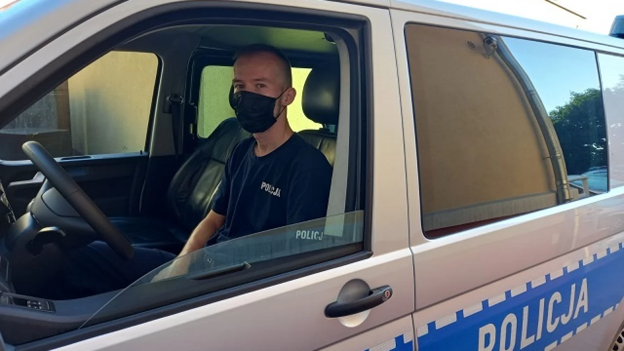 Trąbił i miał trudności z wykonaniem podstawowych manewrów. Policjanci zatrzymali pijanego kierowcę