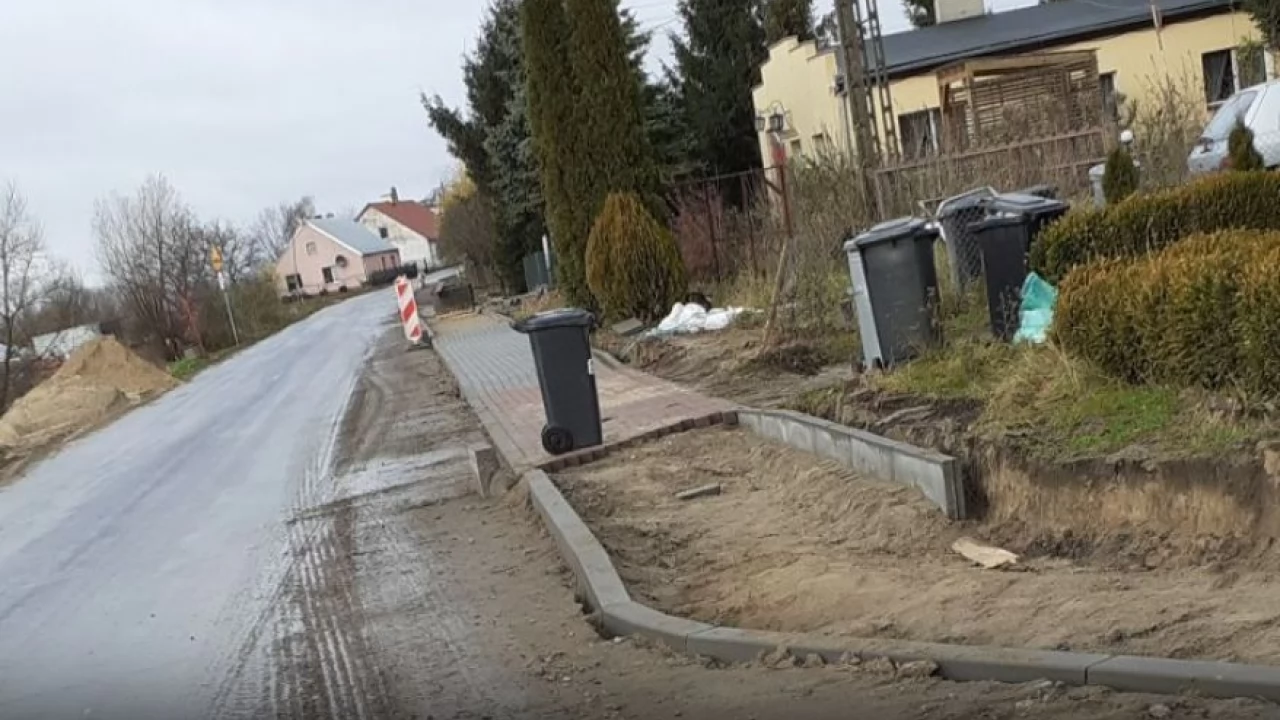 Trwa budowa chodnika w Jaźwiskach