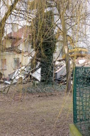 Rozbiórka byłego budynku USC
