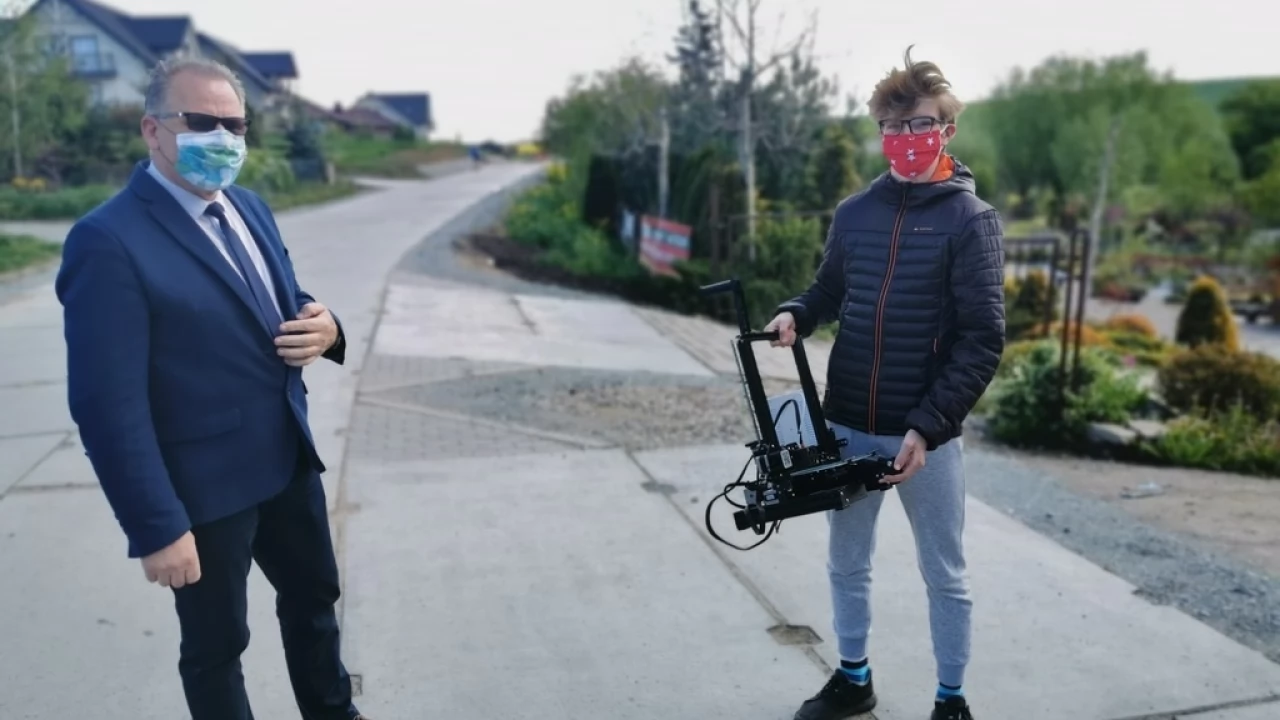 Trwa zbiórka na specjalne namioty dla medyków. Na razie gmina użycza drukarkę 3D