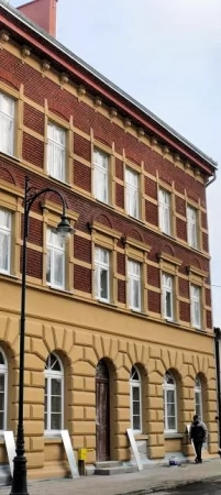 Dzięki środkom pozyskanym na rewitalizację wyremontowano m. in. tę kamienicę przy ul. Zamkowej, teraz czas na kolejne