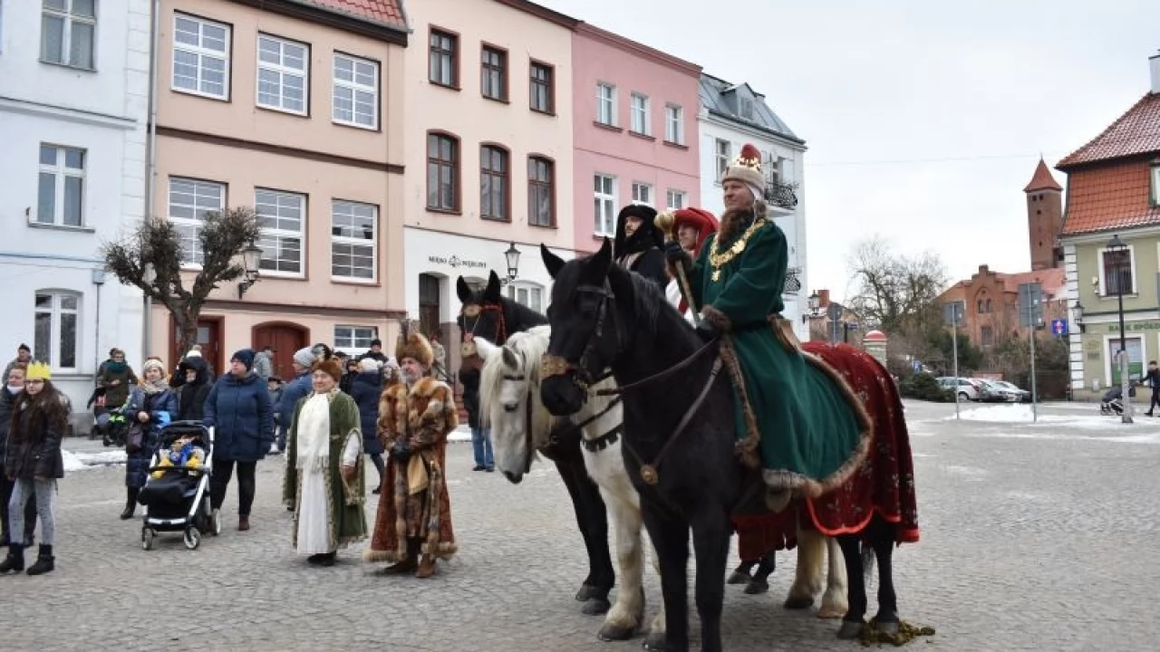 Trzej królowie przejechali ulicami Gniewa