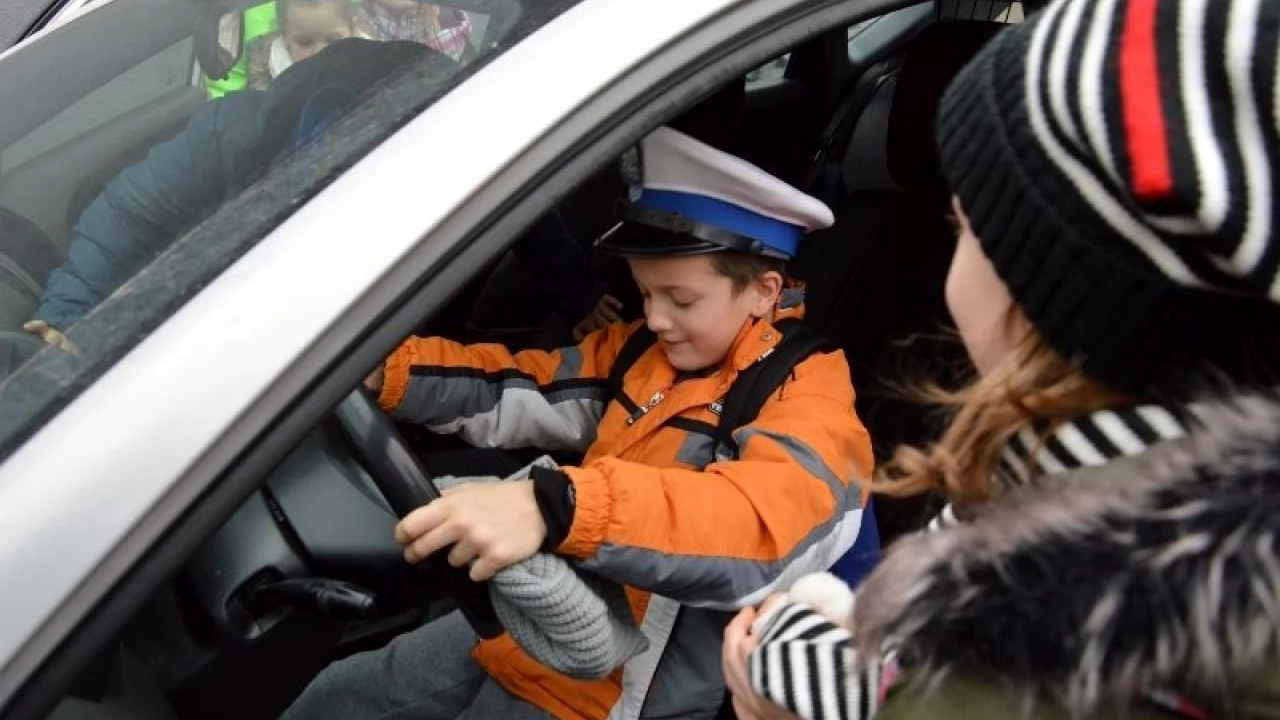 Uczniowie z wizytą na komendzie