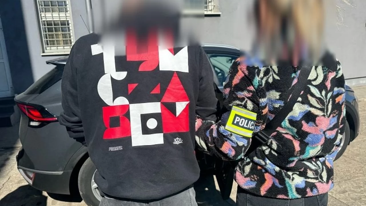 Uderzył swoją ofiarę i ukradł pieniądze oraz dokumenty. Ale to nie wszystko