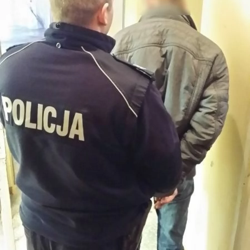Ukradł whiskey, odpowie za rozbój