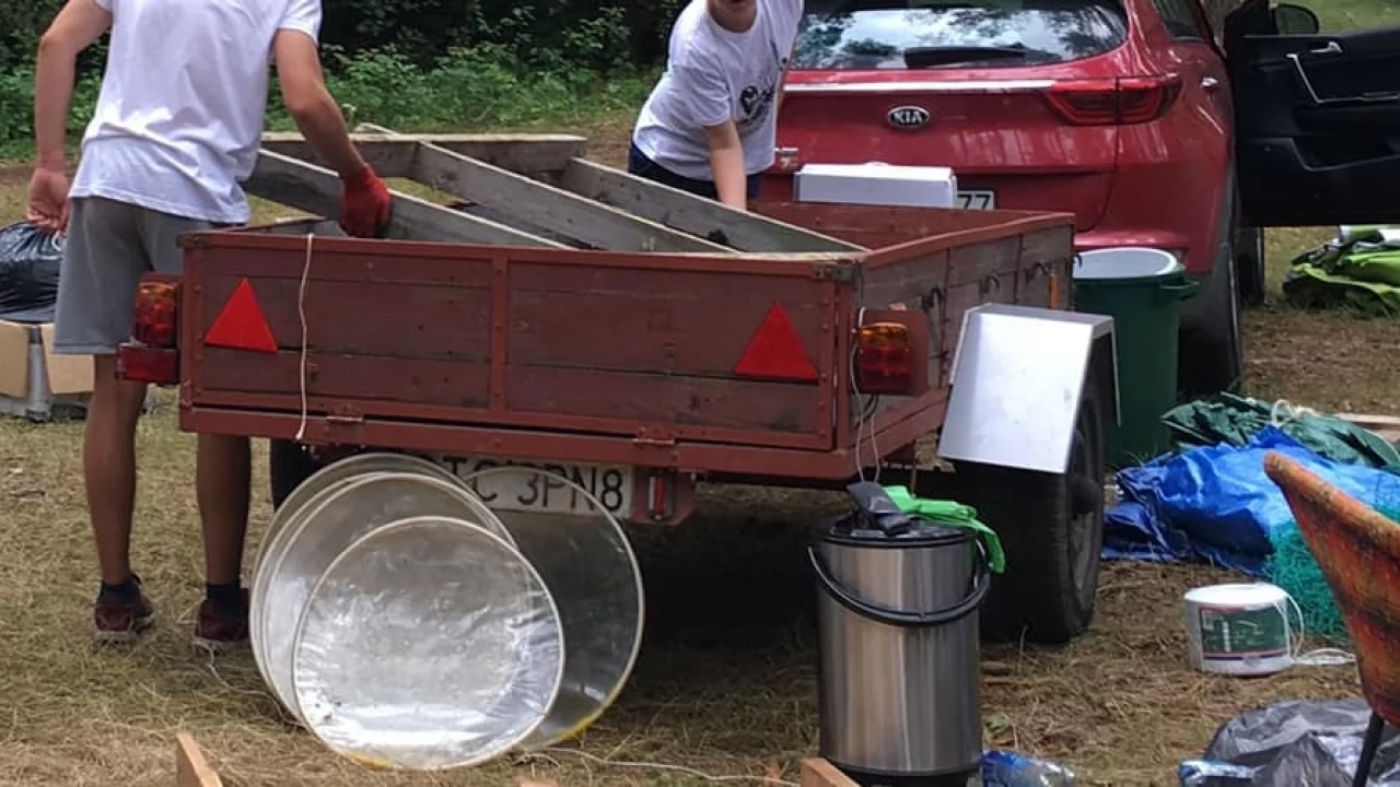Ukradli harcerzom przyczepkę. Pomogła przy niejednym obozie!