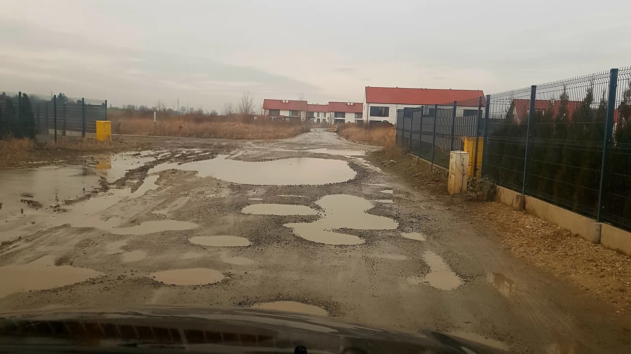 Ulica Marynarska. Dziura na dziurze