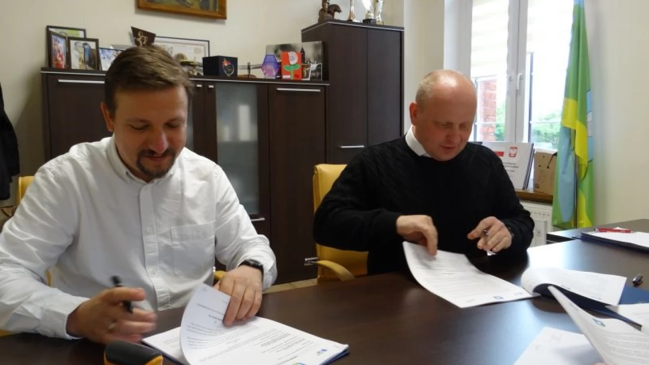Umowa na remont dróg asfaltowych w gminie Gniew podpisana