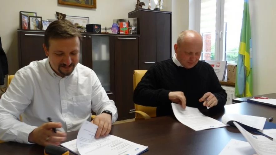 Umowa na remont dróg asfaltowych w gminie Gniew podpisana