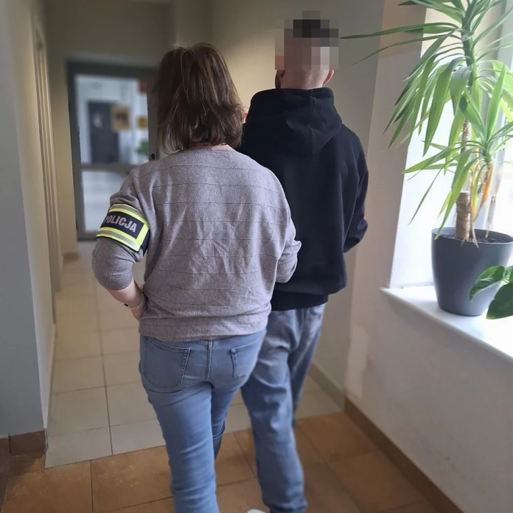 Usłyszał zarzuty kradzieży rozbójniczej i kradzieży