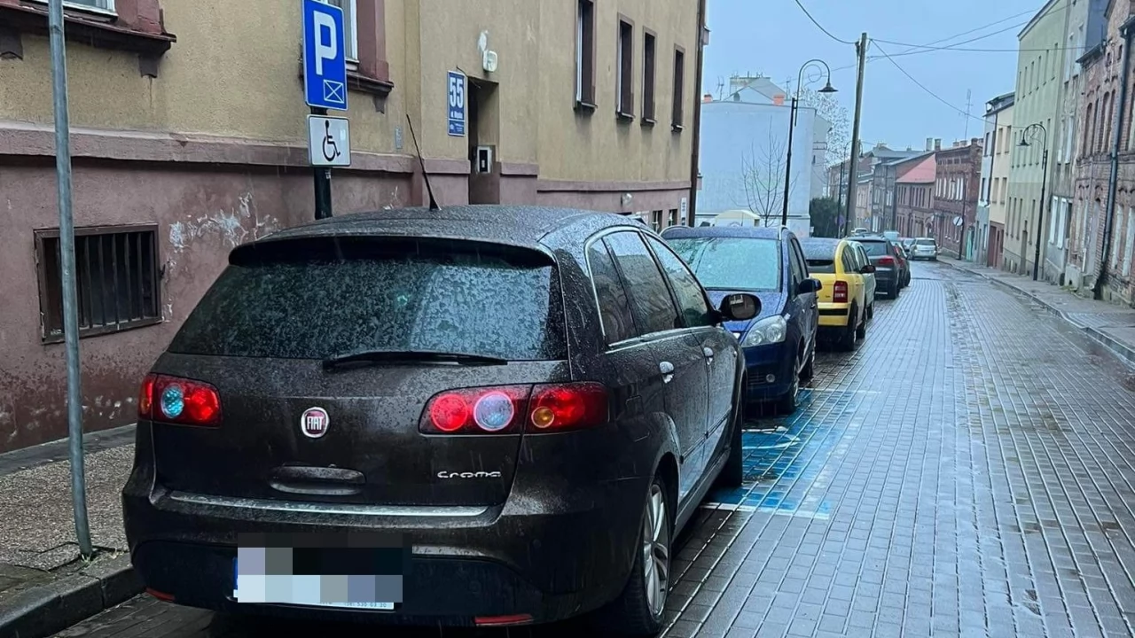 Uszkodzone auta na Wąskiej? Ktoś, coś?