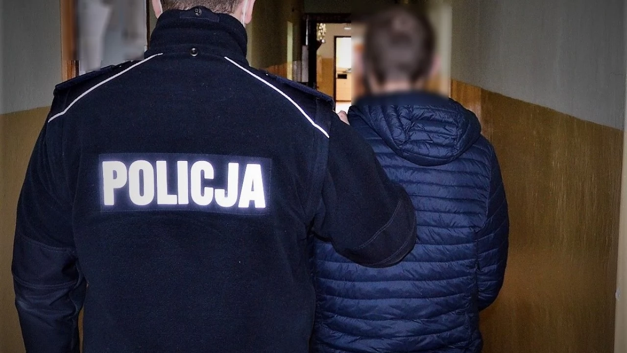 Wchodził i wychodził z perfumami za pazuchą