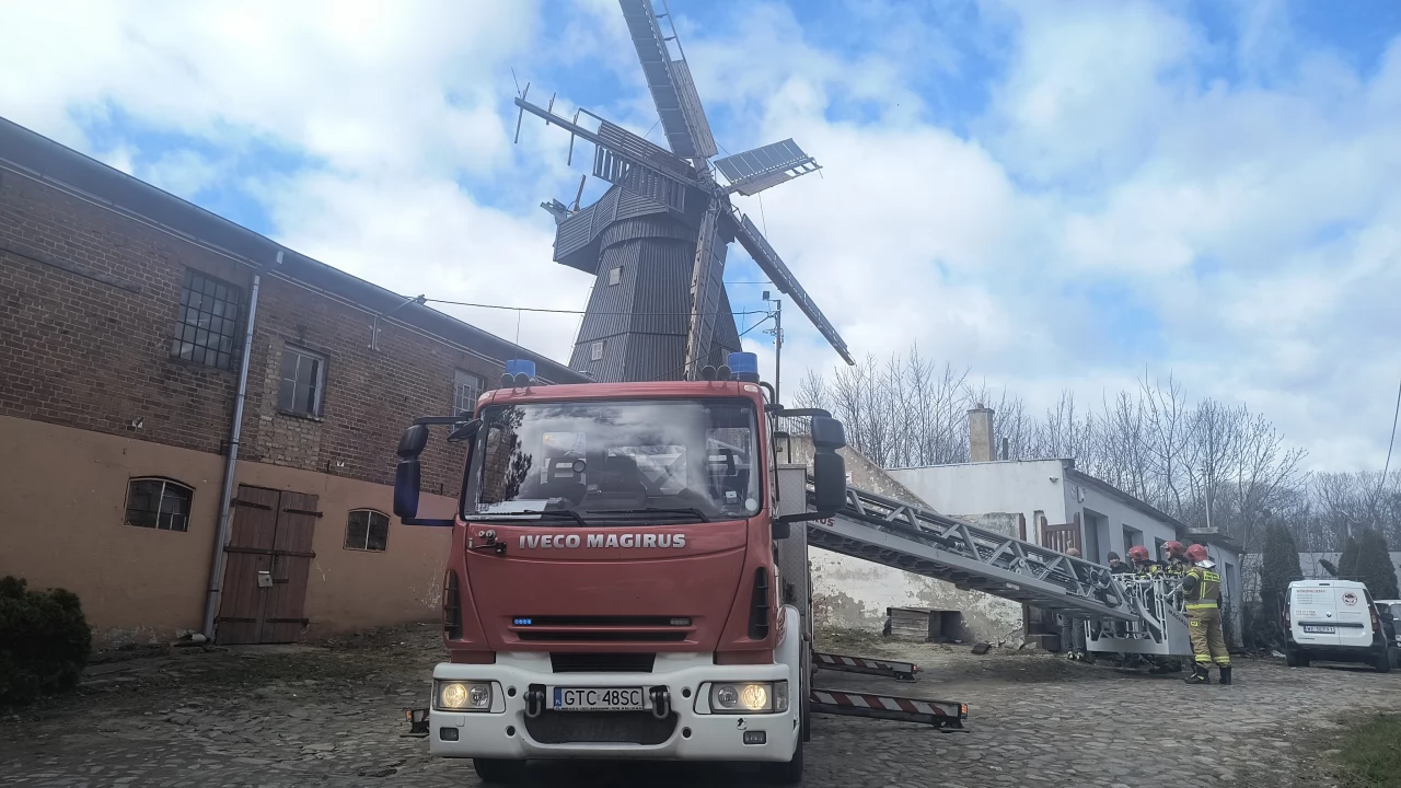 Wiatr uszkodził skrzydło wiatraka