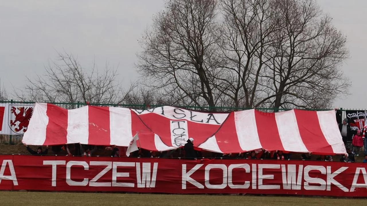 Wisła wygrywa i pomaga!