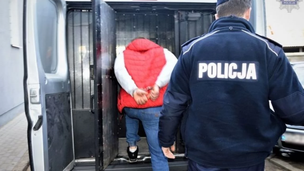 Woreczki z amfetaminą i kokainą w mieszkaniu 27-latka