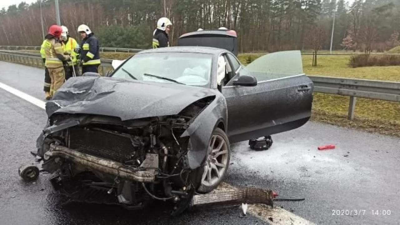 Wypadek na A1. Dwie osoby poszkodowane
