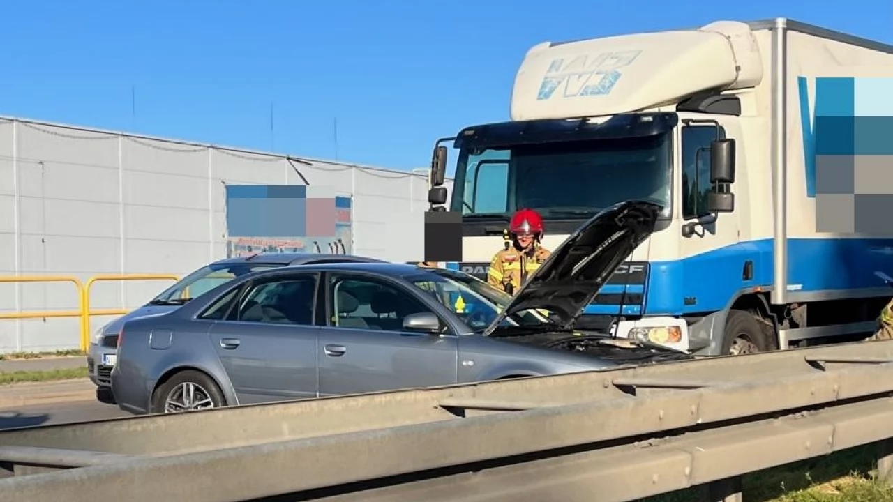 Wypadek na al. Solidarności. Utrudnienia w ruchu