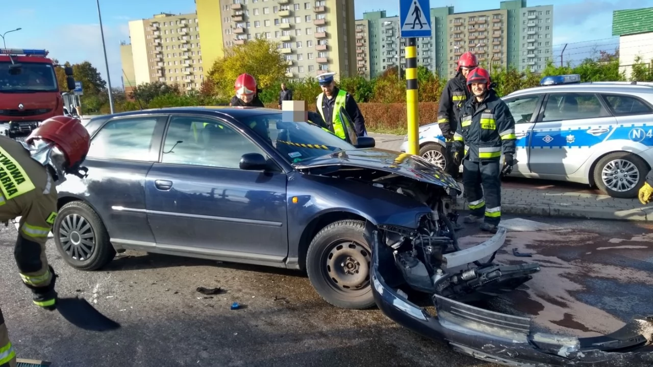 Wypadek na skrzyżowaniu Kociewskiej i Żwirki. Dwie osoby poszkodowane