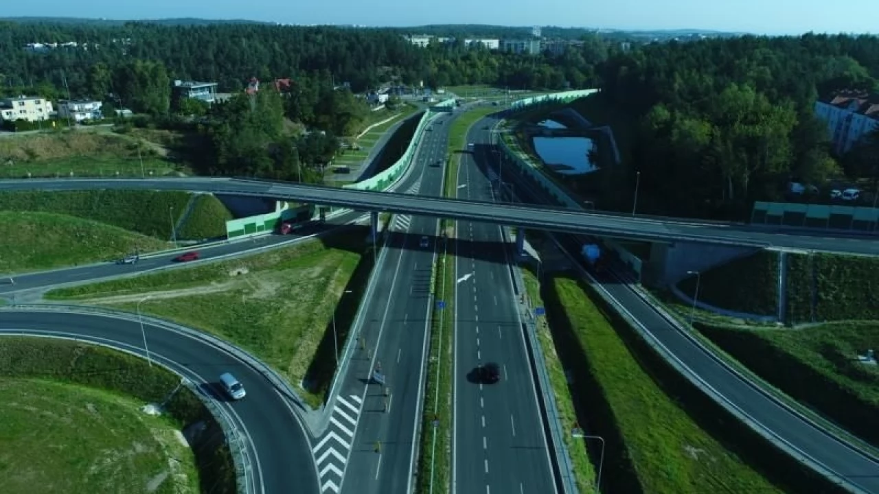 Wyruszasz na groby bliskich? Sprawdź utrudnienia na obwodnicy