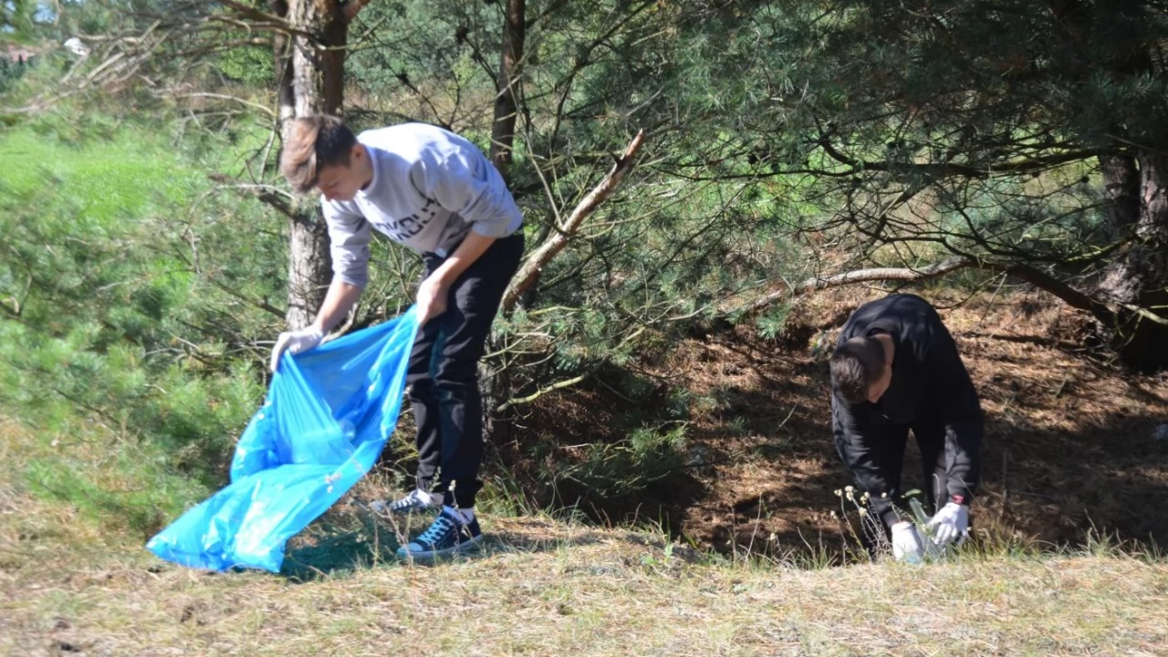 Wysprzątali las miejski. Kilkadziesiąt worków w kilka godzin