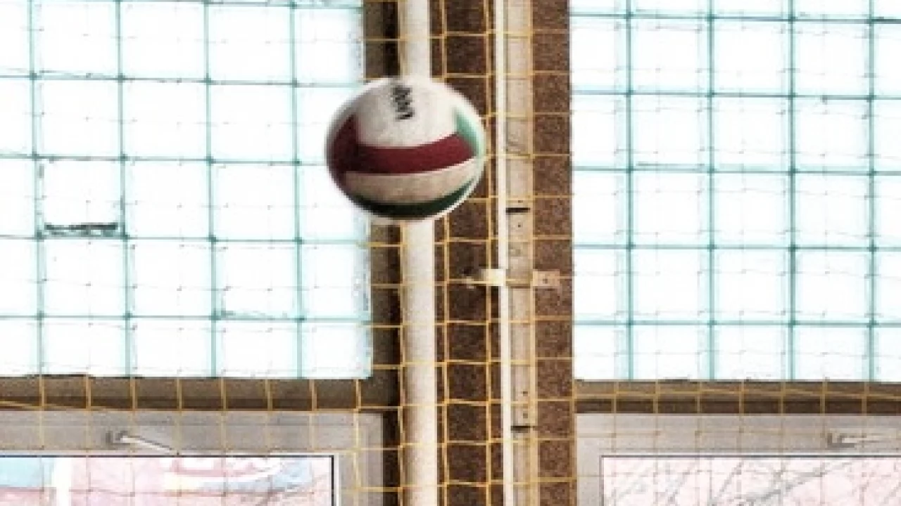 XIII Powiatowe Igrzyska Młodzieży Szkolnej w "mini"-piłce siatkowej  "4" dziewcząt