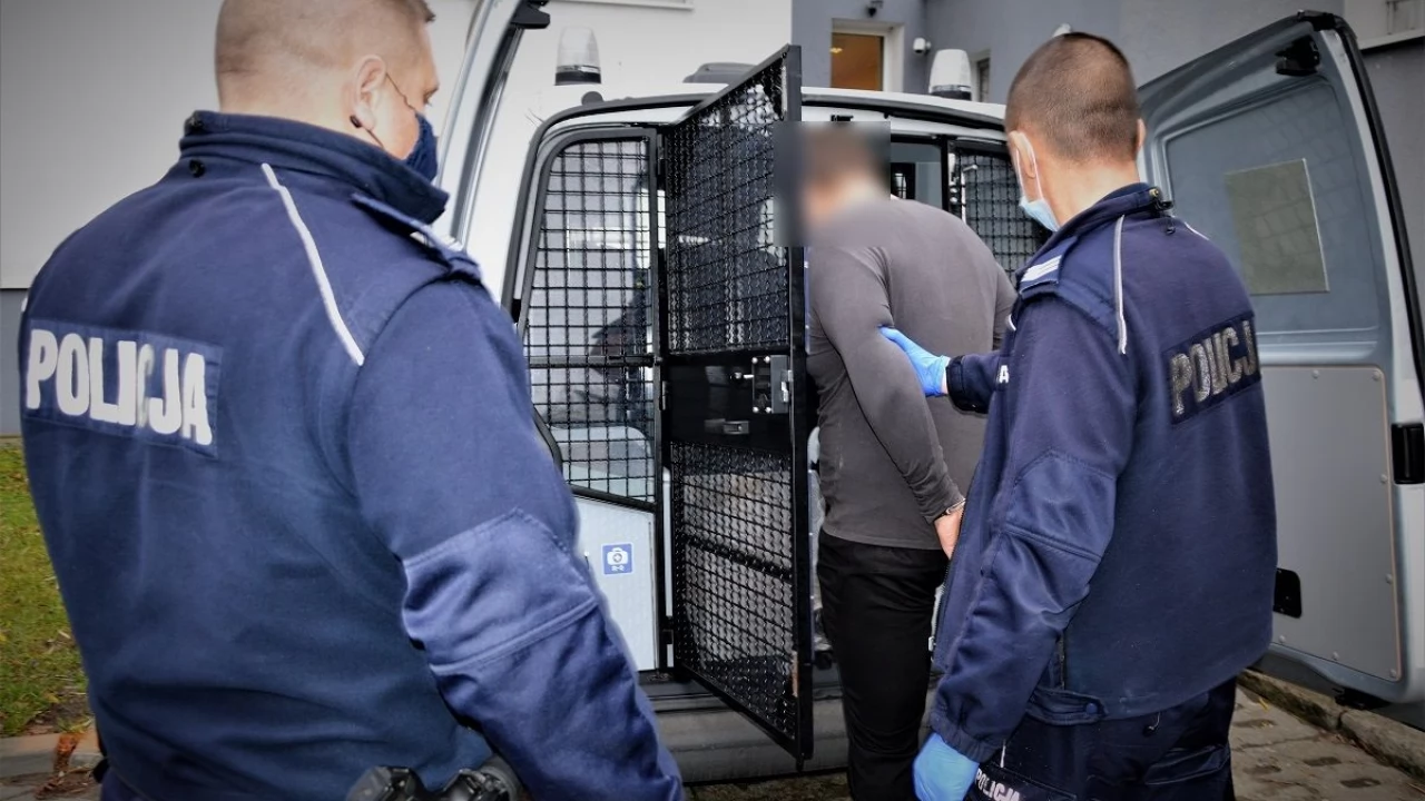 Z siekierą rzucił się na śpiącego brata. Grozi mu dożywocie