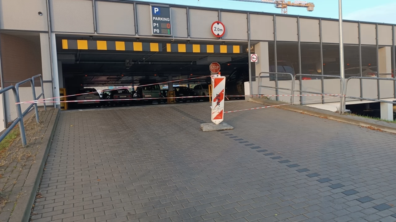 Zamknięty wyjazd z parkingu przy dworcu