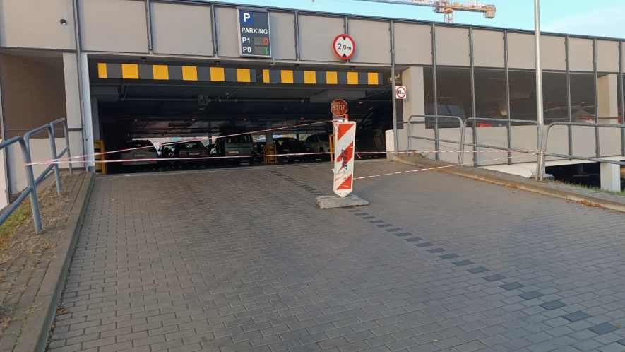 Zamknięty wyjazd z parkingu przy dworcu