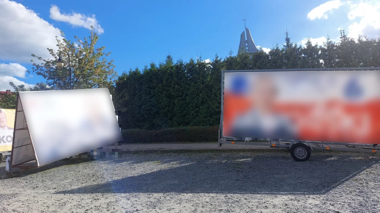 Zapytaliśmy policję o przyczepki na miejscach postojowych...