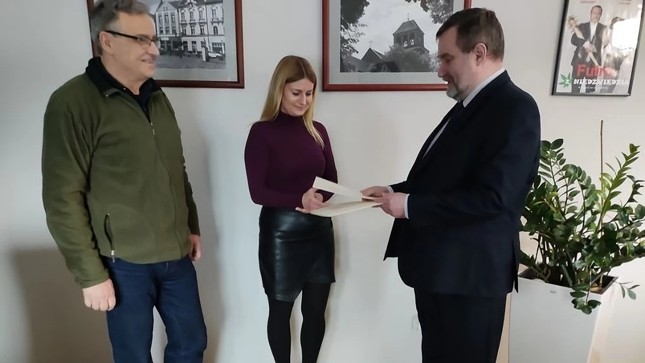 Zasłabł w ratuszu. Dwoje urzędników ruszyło z pomocą